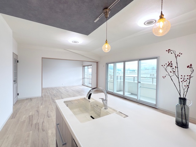 枚方東山ガーデンハウス　～100㎡超・最上階南西角部屋４LDK+ルーフバルコニー付！　リフォーム完成～