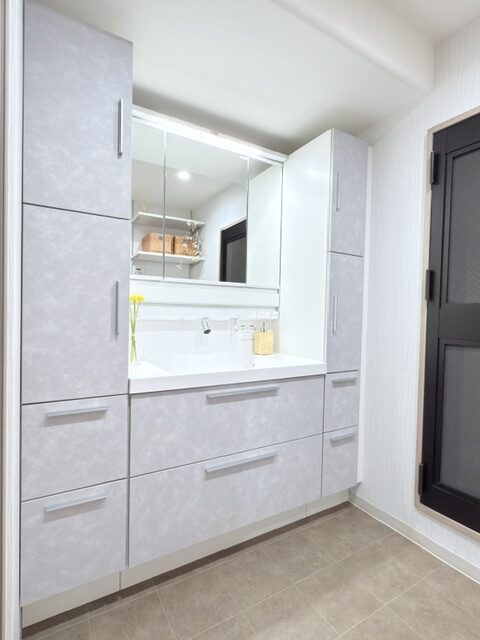 グラン・ドムール茨木　～平面駐車場権利付の100㎡超　南東角部屋４LDK！リフォーム完成～