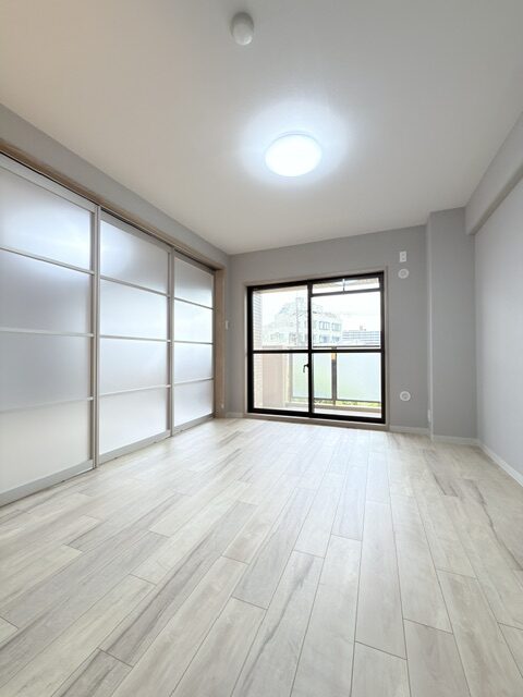 グラン・ドムール茨木　～平面駐車場権利付の100㎡超　南東角部屋４LDK！リフォーム完成～