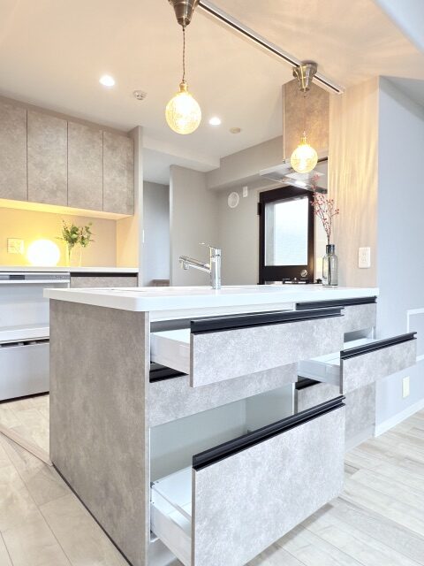 グラン・ドムール茨木　～平面駐車場権利付の100㎡超　南東角部屋４LDK！リフォーム完成～